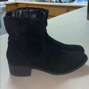 Black boots with small wedge heel